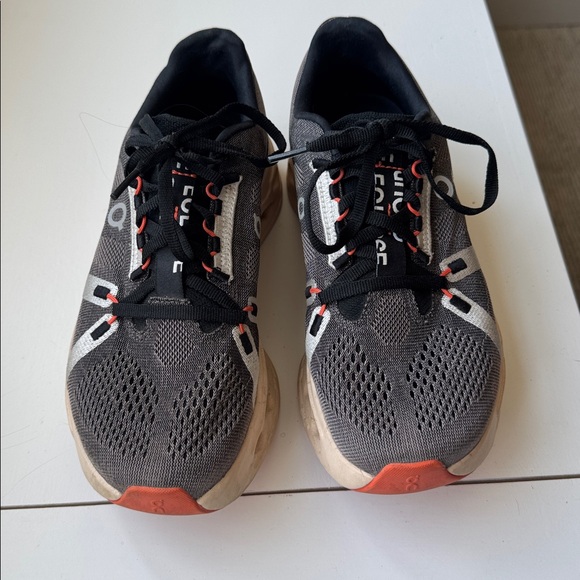 On Cloud Womens Running Black and Beige Sneakers - Picture 4 of 4